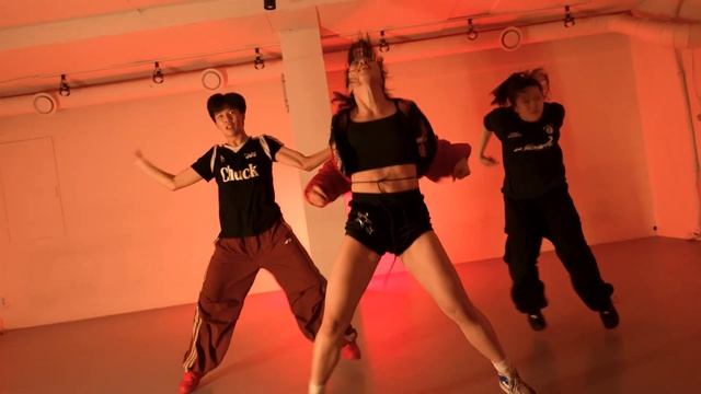 BUBBLE - DJ LIZZY X DAVID JAY _ LINY Choreography