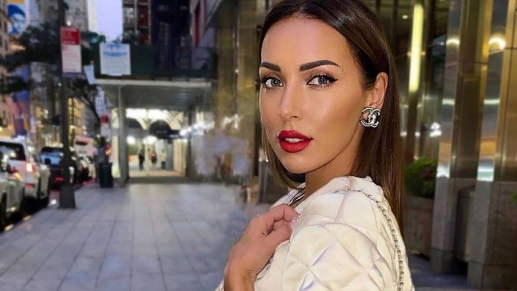 Алсу вышла в свет в серьгах за миллион долларов