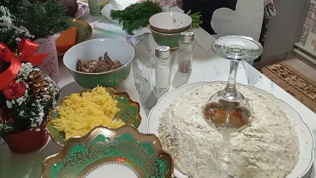 Салат на Новогодний стол! Шикарный вид!
Обалденный вкус! Понравится Всем!