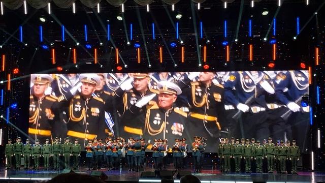 "Родная армия". Хор и оркестр ЗВО. Видео канала Мой Петербург ко Дню Героев Отечества.