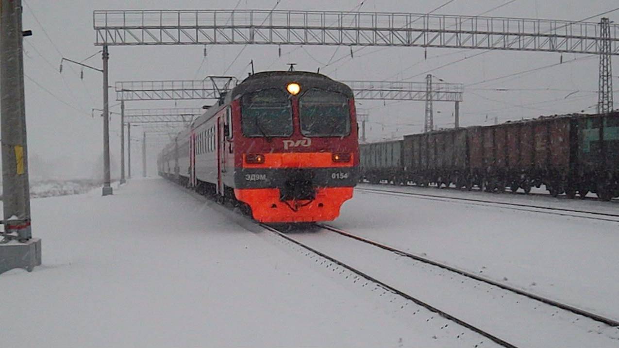 Электропоезд ЭД9М-0154. Прибытие.