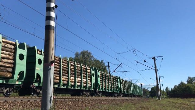 Электровоз ВЛ11М-443/308Б с грузовым поездом