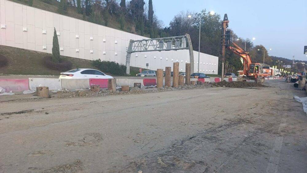 В Сочи изменят схему движения на оползневом участке трассы в Хостинском районе
