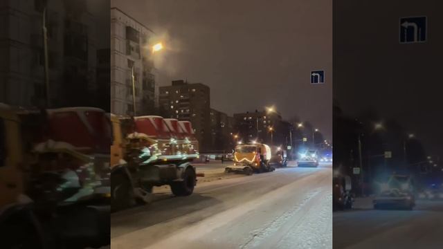 🎄По Москве продолжают ездить очень нарядные снегоуборочные автомобили🎄