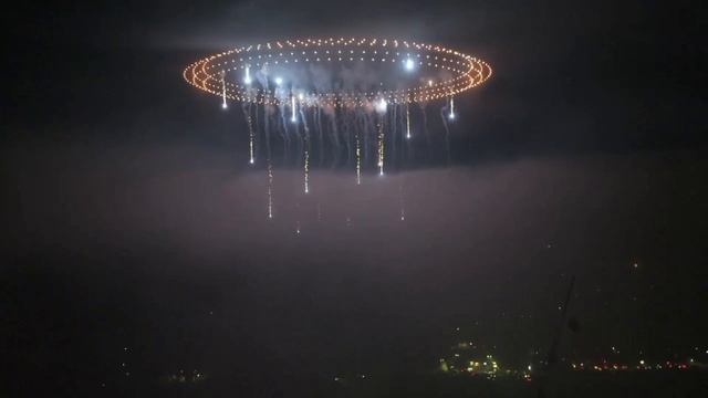 Шоу фейерверков 7 декабря в городе Чанша, провинция Хунань