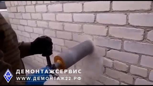 Сверление кирпичной стены под дымоход.