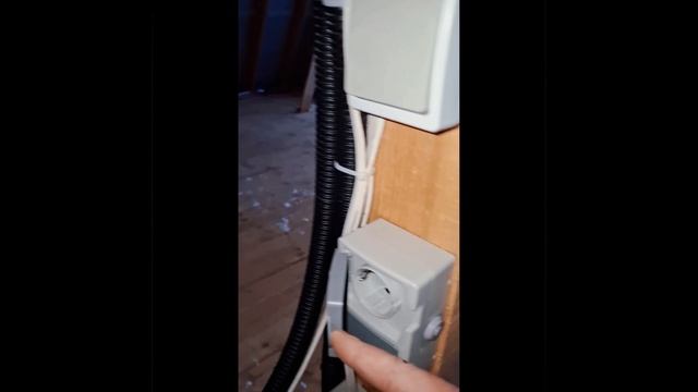 1000009181.mp4 (Собака смотрит на вариант электроснабжения дома)