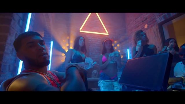 EL NEGREETO (AKON) &amp; ANUEL AA - GET MONEY (OFFICIAL VIDEO)