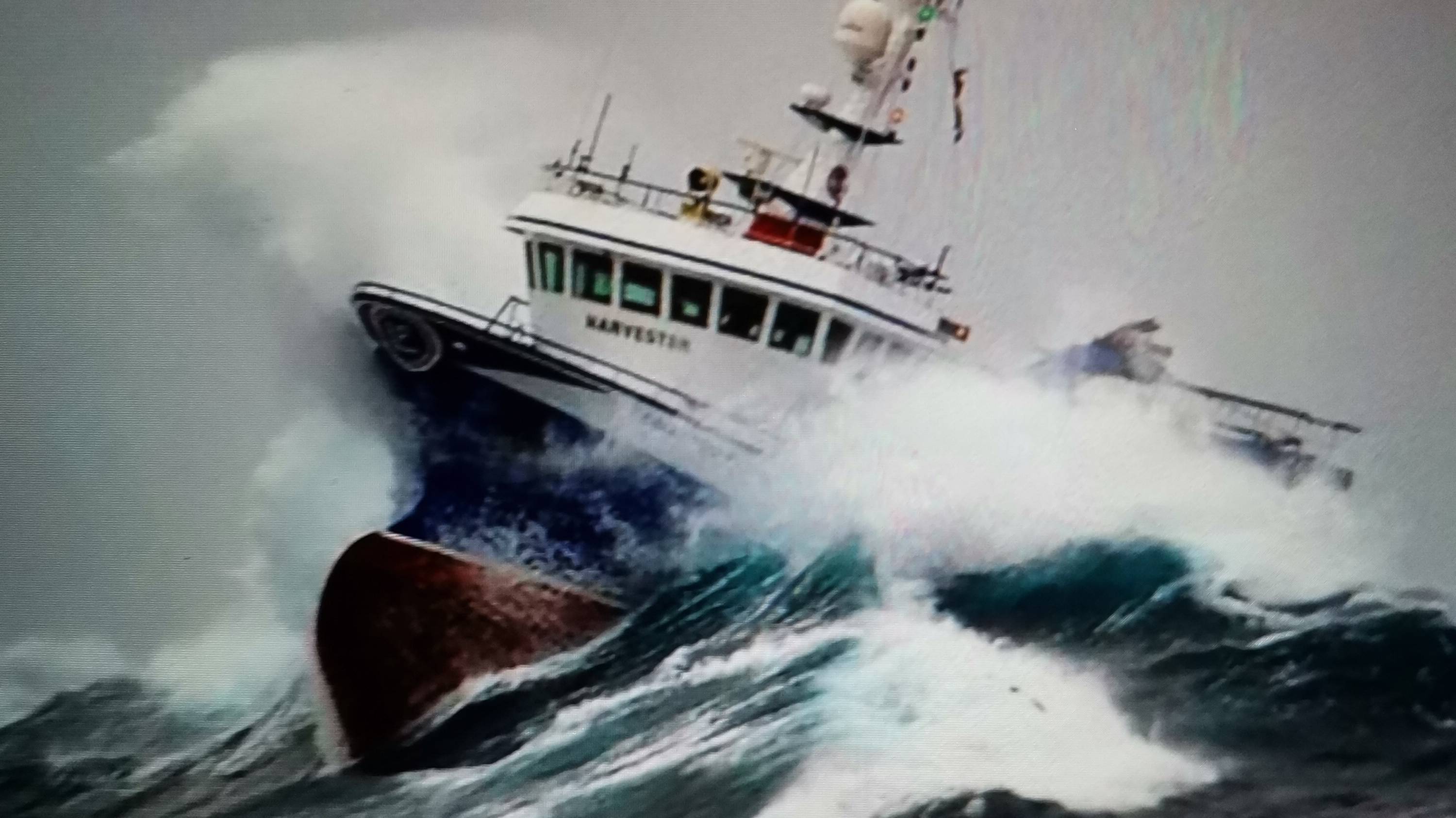 шумит волна