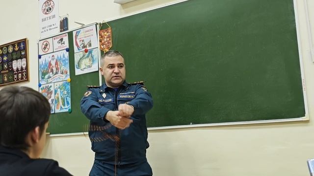 Школьникам рассказали про тонкий лед