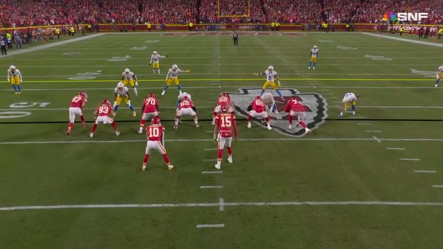 Mahomes' first pass of 'SNF' pinpoints Kelce in Chargers' territory