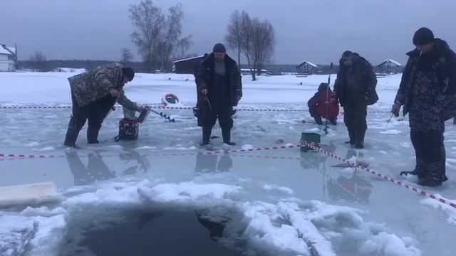 Поклевка со льда