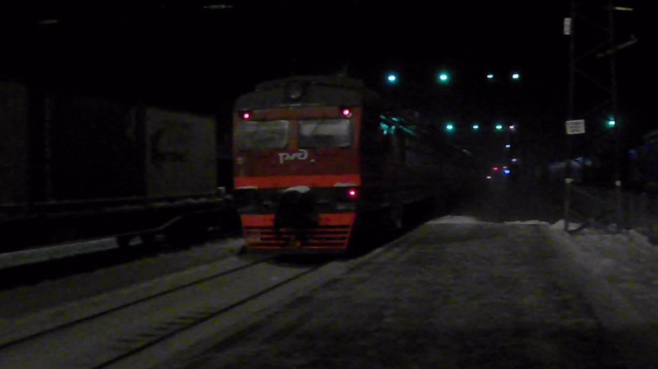 Электропоезд ЭД9Т-0019. Отправление.
