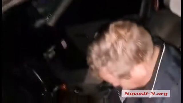 пьяный водитель неадекват врезался в столб!