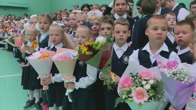 Первоклашки идут в школу! 1 сентября - День знаний!