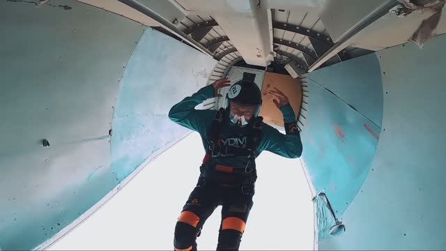 Чем зацепил парашютный спорт?
