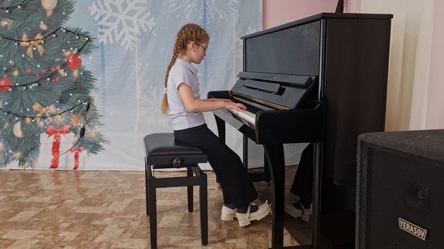 Моклакова Арина 7 лет.Р.н.п. "Барыня"