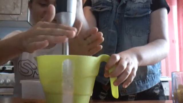 СМУЗИ ЧЕЛАНДЖ  (должно было выйти на Юлин канал а вышло на мой ) с Юлей☺