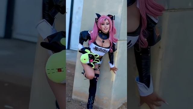 Elizabeth Rage и её косплей на Николь из Zenless Zone Zero