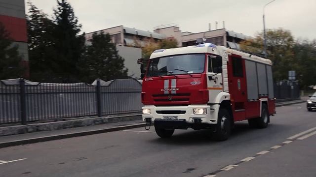 Паркуйтесь правильно (во дворах)