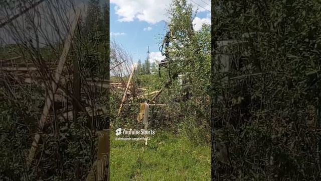 Оператор фишки филигранно вытаскивает горбыль (будто приз из игрового автомата)