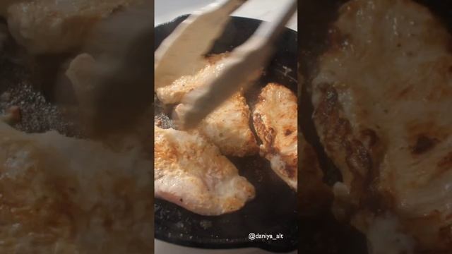 Рецепт овощного салата с курицей 🥗