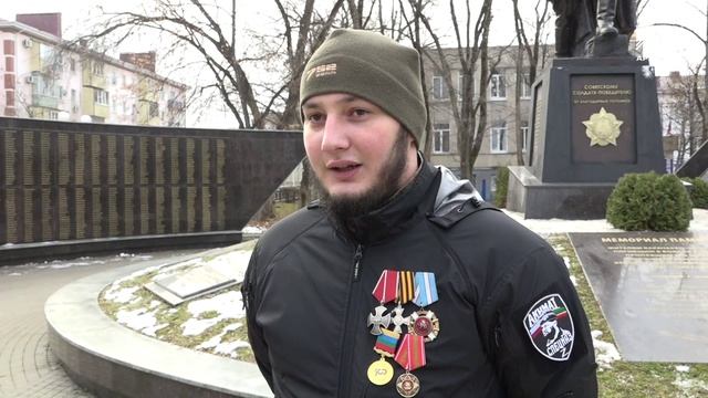 В Черкесске прошло возложение цветов в честь Дня героев Отечества