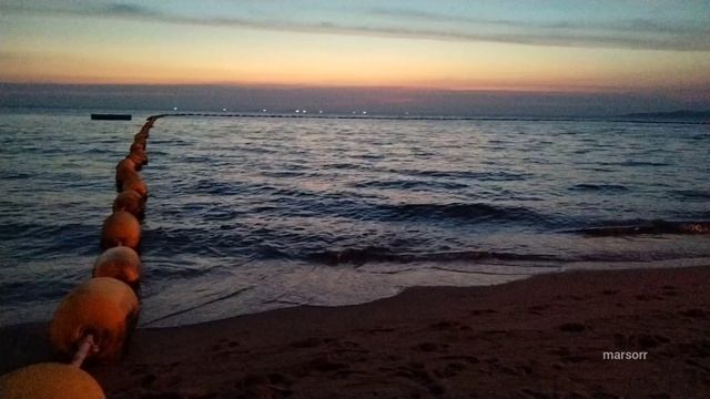 просто море, берег и луна