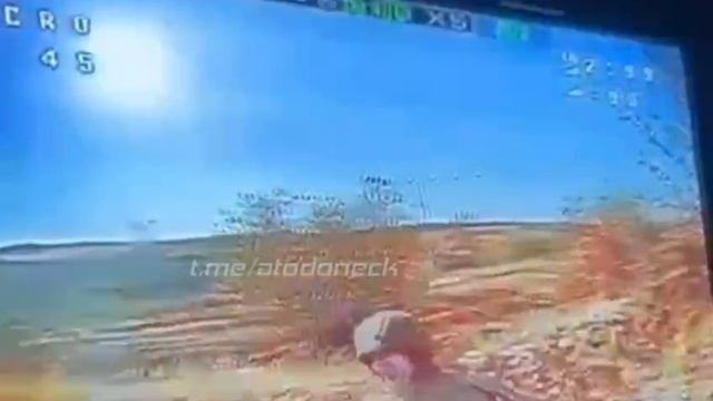 🔥Российскому бойцу удалось спастись от украинского FPV-дрона.