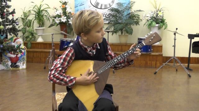 Некипелов Алексей (балалайка) - Г.Гендель, Сарабанда; Уральская плясовая, преподаватель Царенко Н.В.