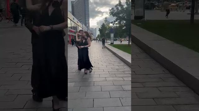 молодые люди