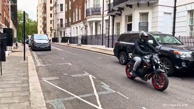 Most Expensive Streets of London _ Mayfair _ London Walking Tour in 4K.mp4