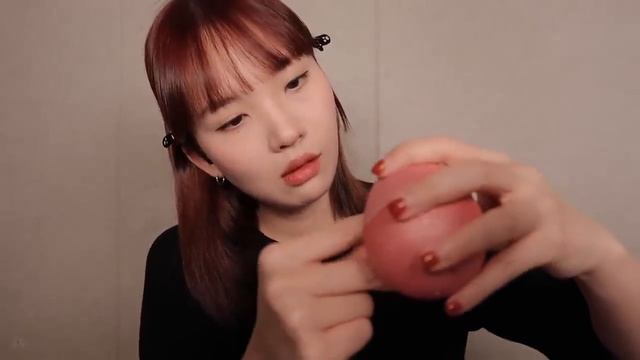 Judy ASMR. Шёпот, тихий голос, звуки рта, таппинг с разнообразными предметами.