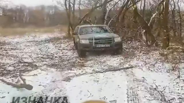 💥 Удар FPV-дрона по пикапу ВСУ на Курском направлении.🇪🇪 Номера, конечно, интересные...