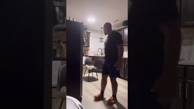 1000003901.mp4