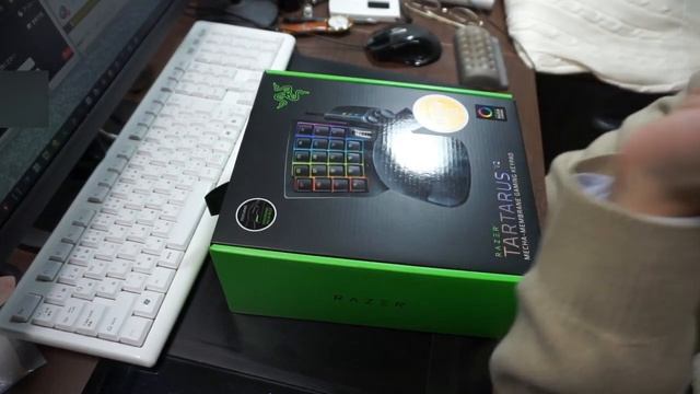 ゲーミングキーボードを買うニート(Razer Tartarus V2)