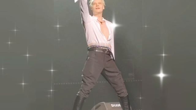 Вот такой он, человек - праздник... и рядом с ним светло и радостно...