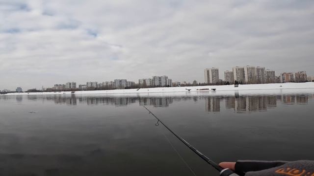 Февральский Ультралайт на Москва реке. Рыбалка в Городе. Ловля после Морозов.