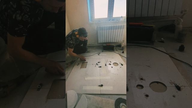Резка плитки под инсталляцию⚒️😉 #tiler #плитка #санузел #ремонт #diy  #shorts