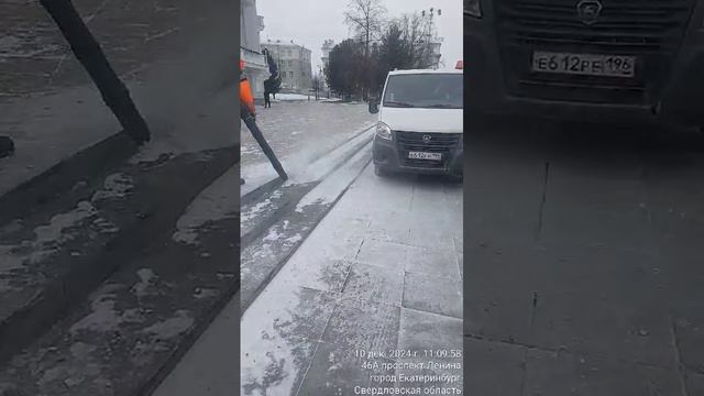 Уборка улиц в Октябрьском районе