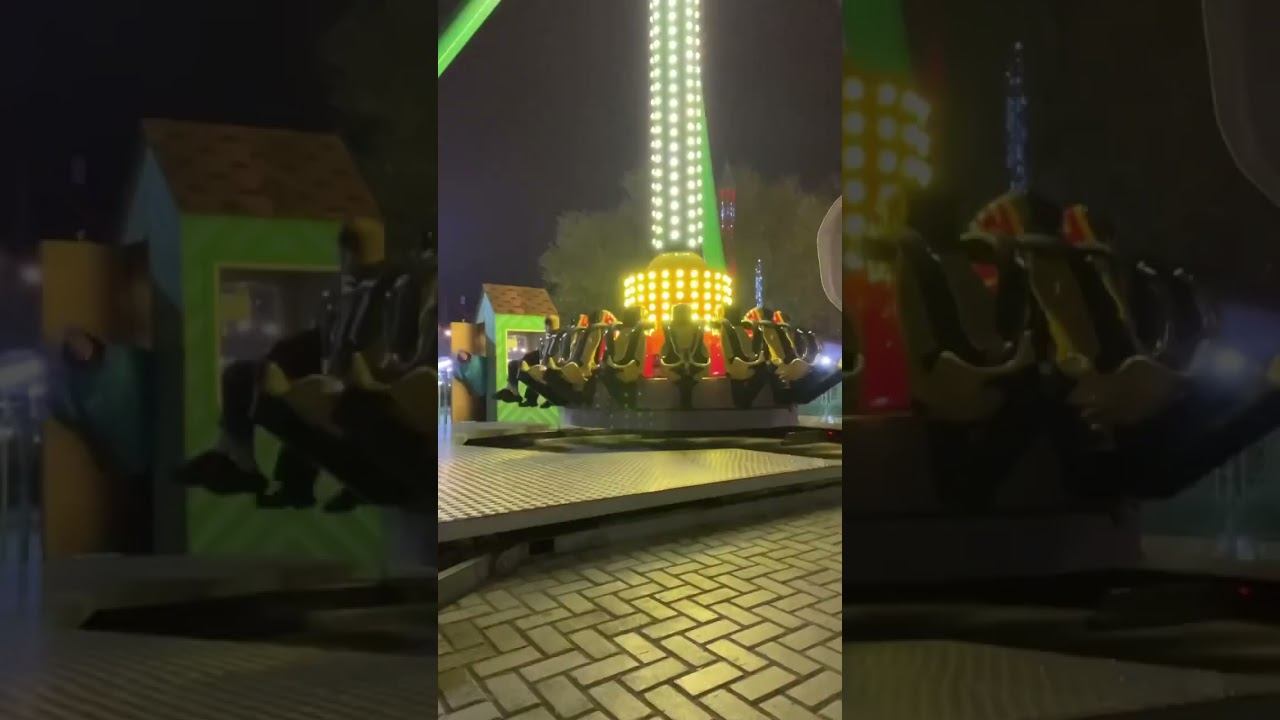 Катаемся с Соней на аттракционе!