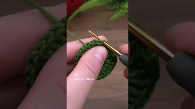 вяжем крючком три кольца одно из другого.