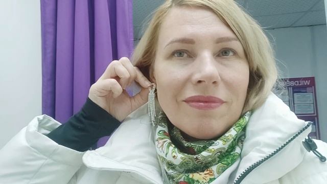 Покупки к Новому году, купила большую банку красной икры.