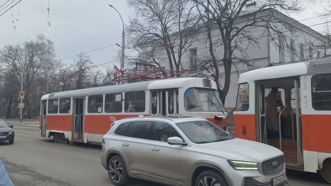 Лет 10 не видел, чтобы в Ульяновске пускали сдвоенные трамваи. И вот пожалуйста.