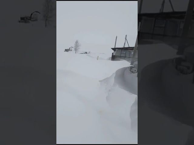 В Мелекесском районе снег полностью замел дороги к селу Тинарка.