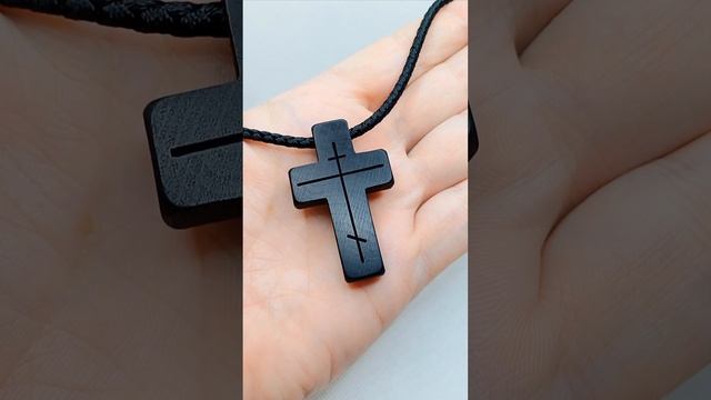 Крест деревянный из чёрного граба. Православный нательный крест с молитвой.
