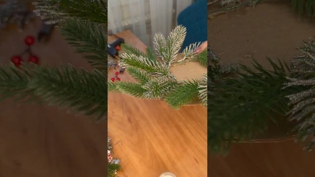 Если новогоднего настроения ещё нет, самое время его себе создать