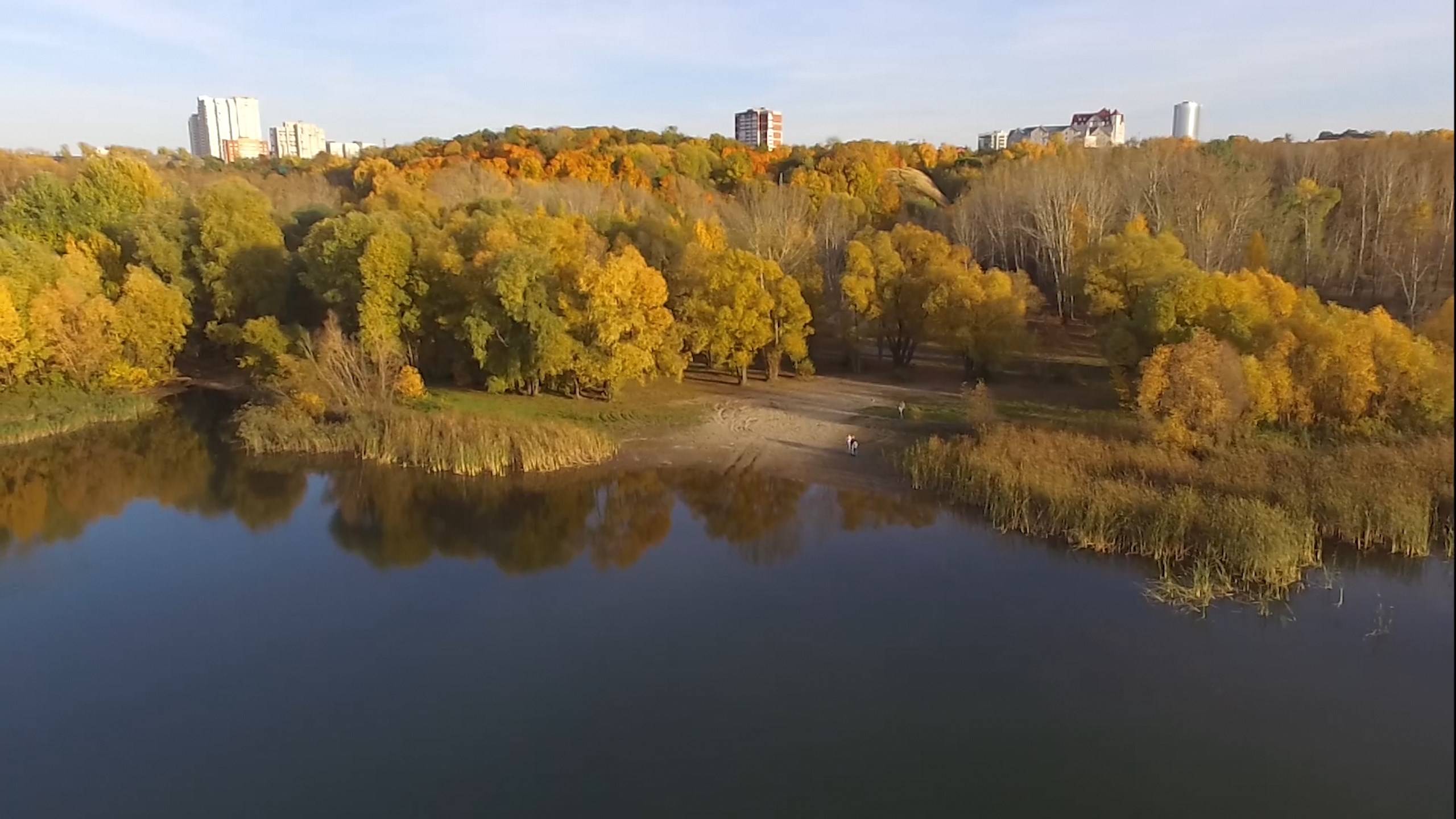 Река Казанка и золотая осень.