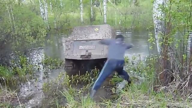 Drowned car and a tractor. Winter fishing. Утопили машину и трактор. Зимняя рыбалка