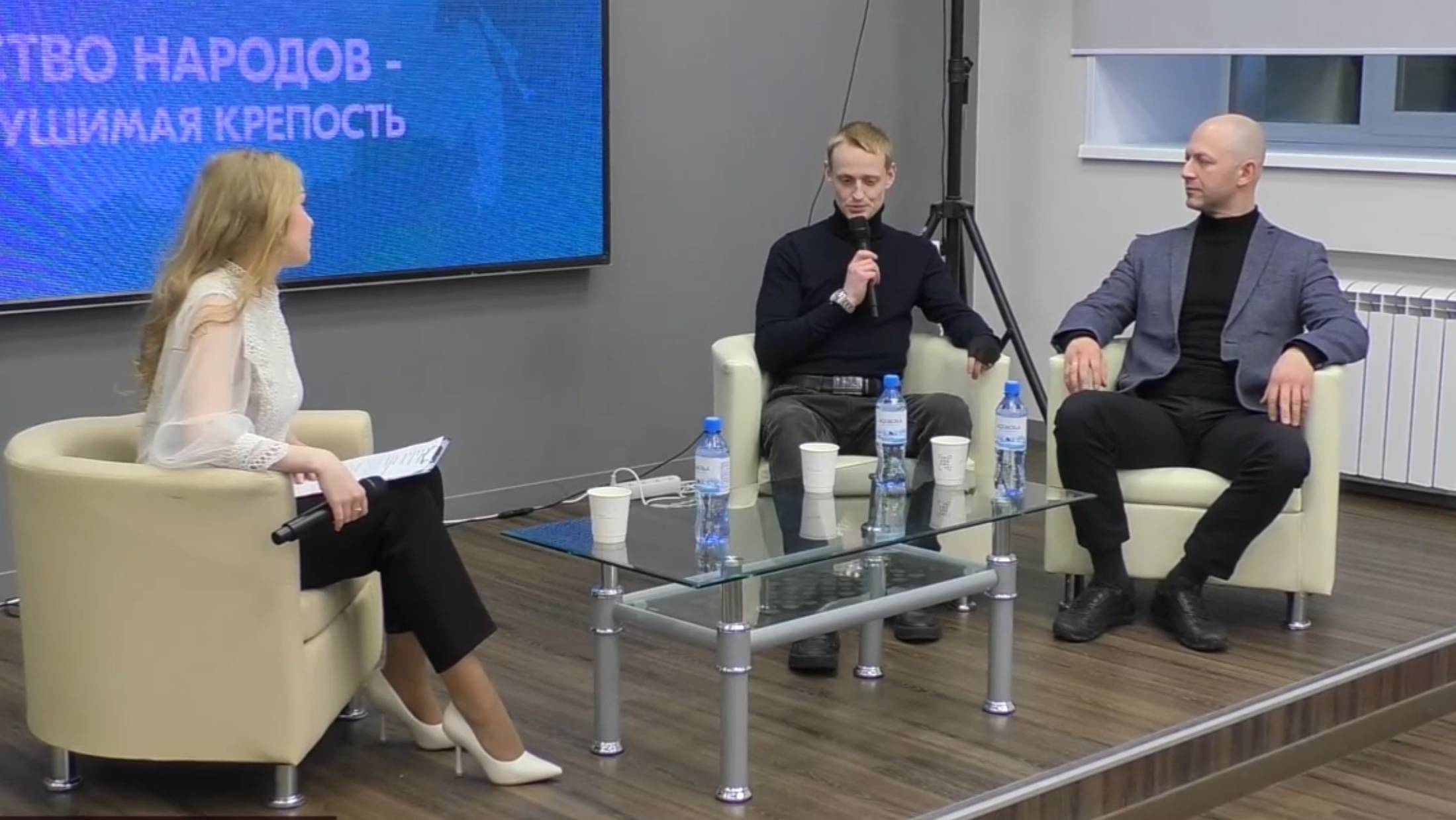 В Молодежном центре Магадана провели диалог с героем и волонтером СВО